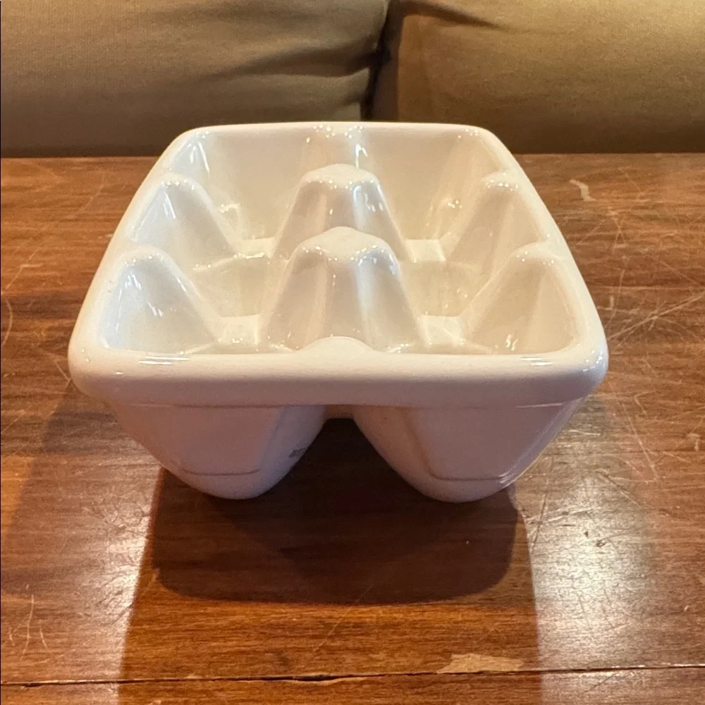 WILLIAMS SONOMA Ceramic Egg Holder Half Dozen White Easter Cottagecore Spring